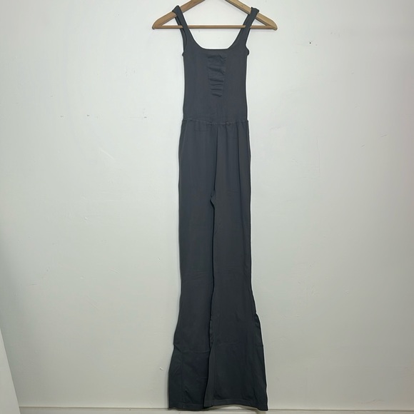 FP Movement Free People Good Karma Flare Onesie Dark Grey XS/S mis-stamped - Picture 4 of 11
